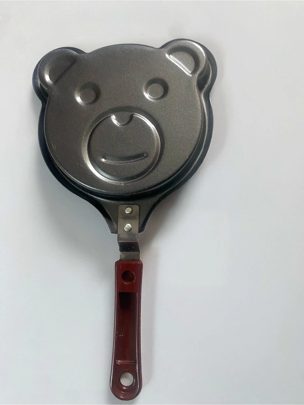 Bear-Shaped Bakeware Pan in Black & Red